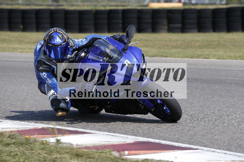 Archiv-2025/49 26.08.2025 Cornu Master School ADR/blau-bleu/0-2